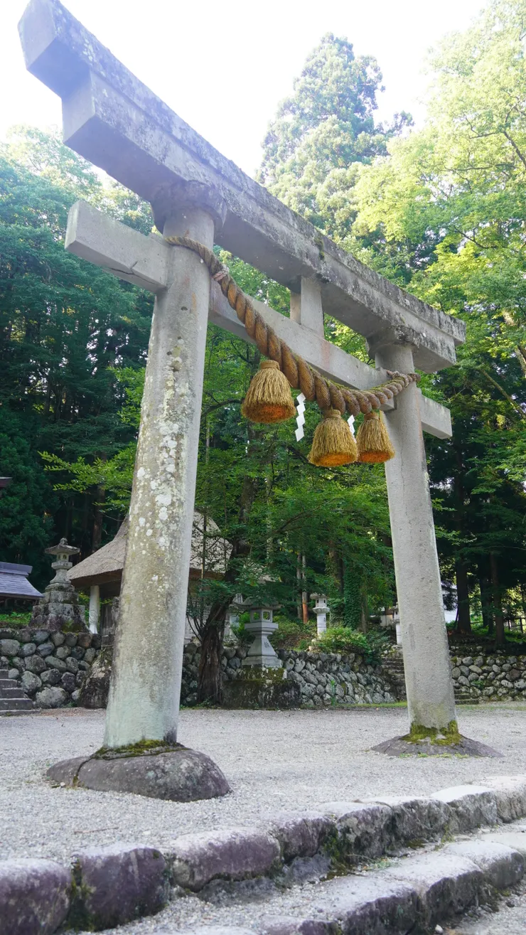 白川八幡神社的鳥居