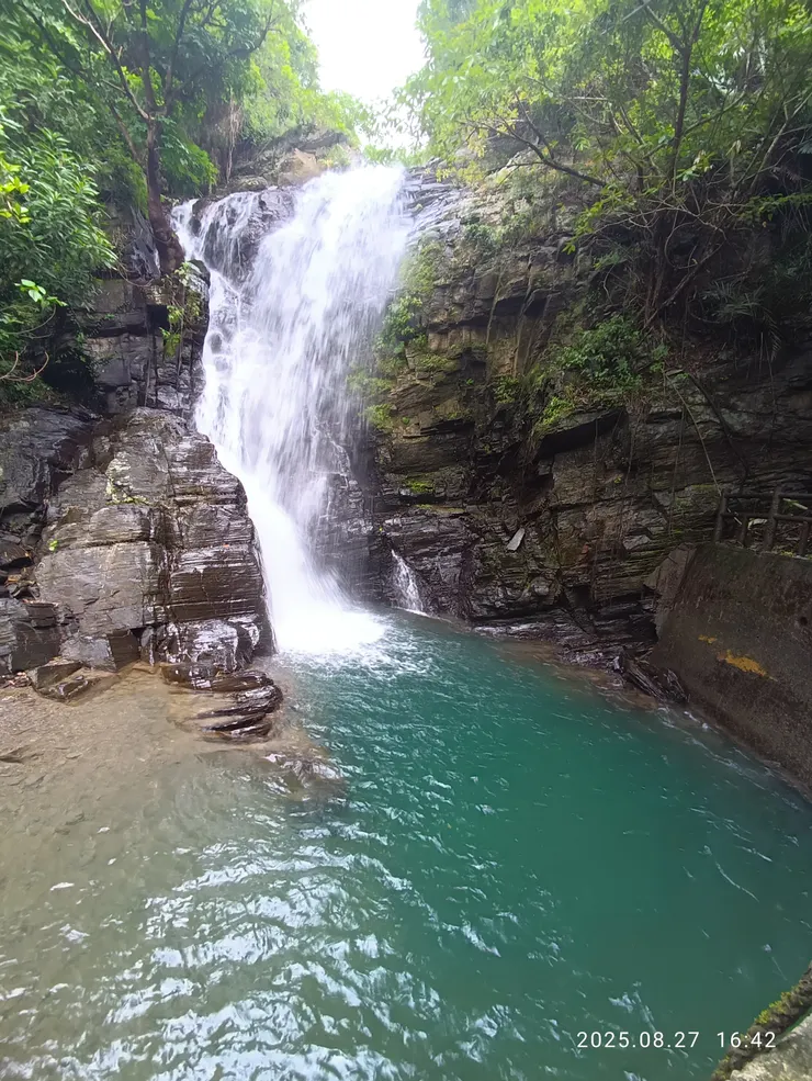 第四層~底層就靠近溪邊的通路旁
