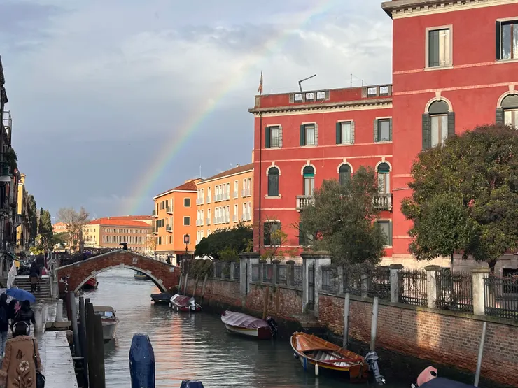 上課的路上：巧遇彩虹