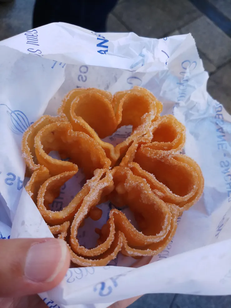 攝於西班牙Salamanca甜點店，Flor frita
