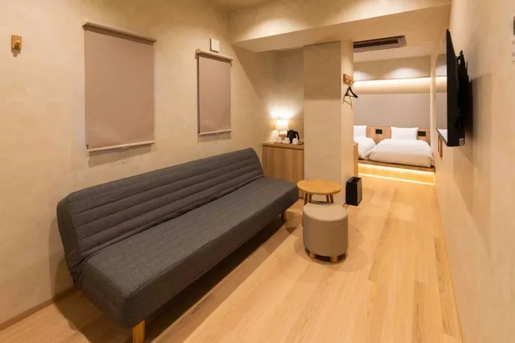 足以打開兩個大行李箱的地板