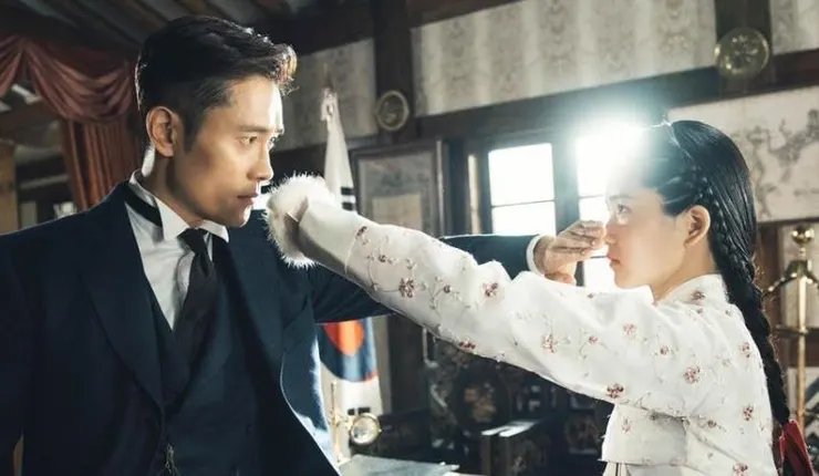 《陽光先生》中金泰梨和李炳憲的對手戲讓人印象深刻。