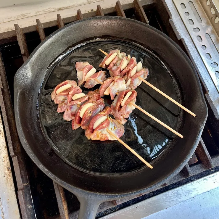 剛下鍋煎的時候,油的量有點失手了,加得太多