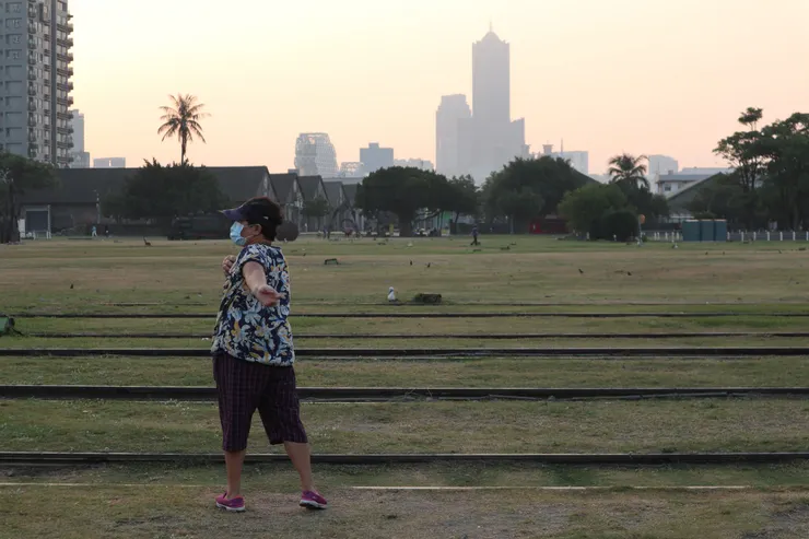 永遠都會有地方阿嬤一大早運動