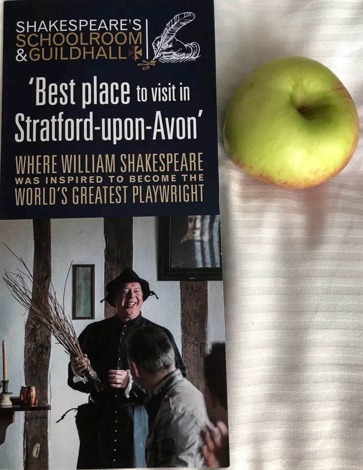 附圖右邊蘋果摘自於莎翁妻子故居庭園摘除