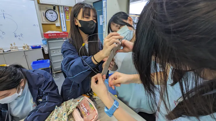 專案課最後兩節課的產品 Prototype (雛形)。讓學生運用廢棄材料和基本的 Arduino 感測器來完成 