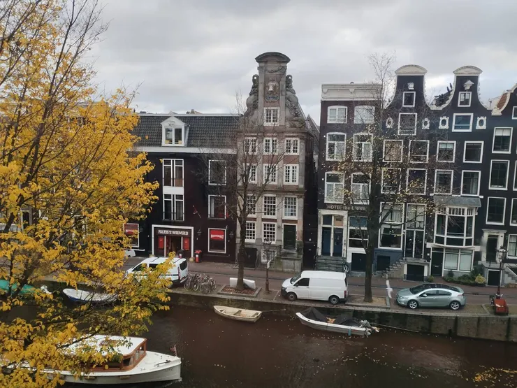 閣樓中的吾主博物館窗外一景