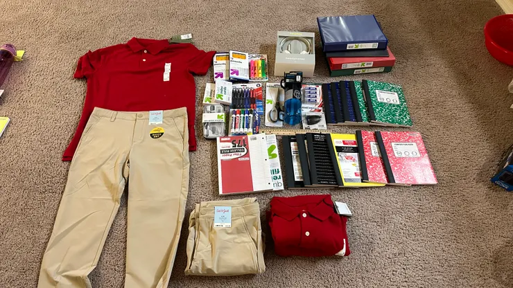 虎公子&屁妹開學採買戰利品~不愧是第二大零售商，這樣只要300(美)元~