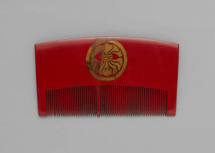 繪有瀬川菊之丞家紋的精緻梳子