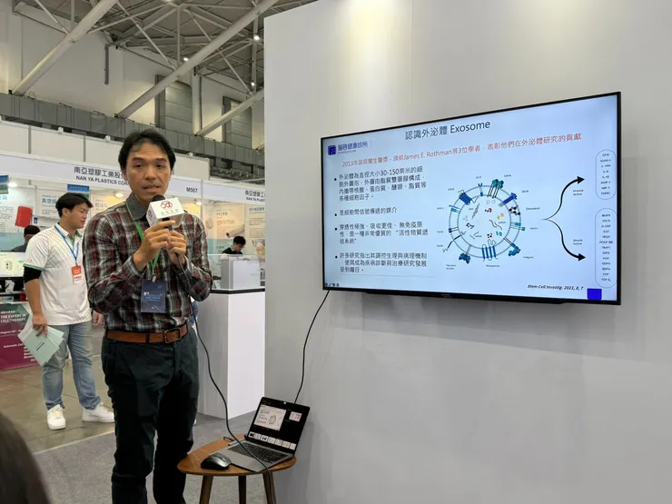 圖說:醫啓健康診所院長林孝祖於12月醫科展中,分享外泌體於醫美領域的實際應用經驗。(資料來源:亞家生技)