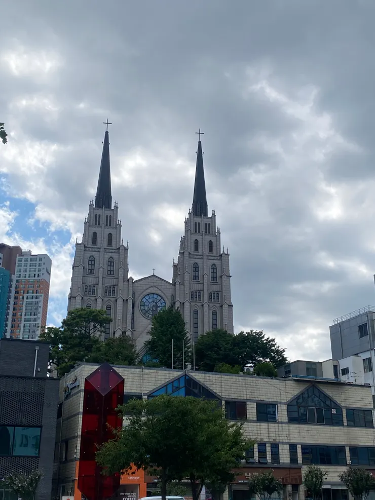 從桂山洞聖堂望過去的對面第一教堂