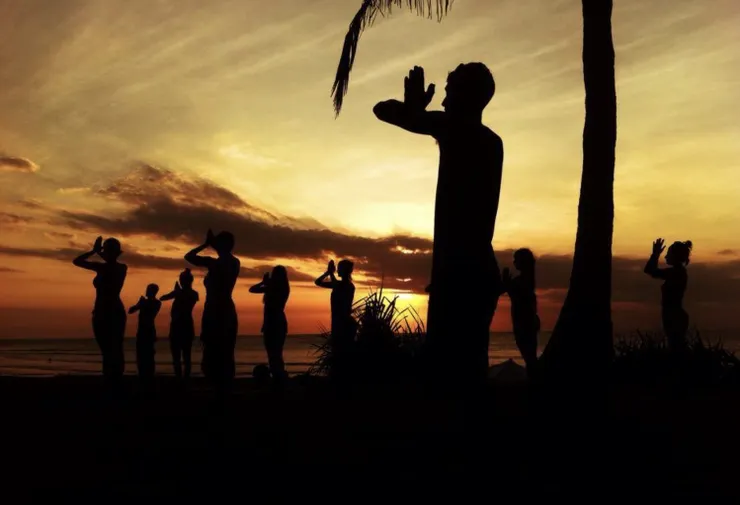 最驚豔的懸崖邊落日瑜珈-Balangan yoga and love