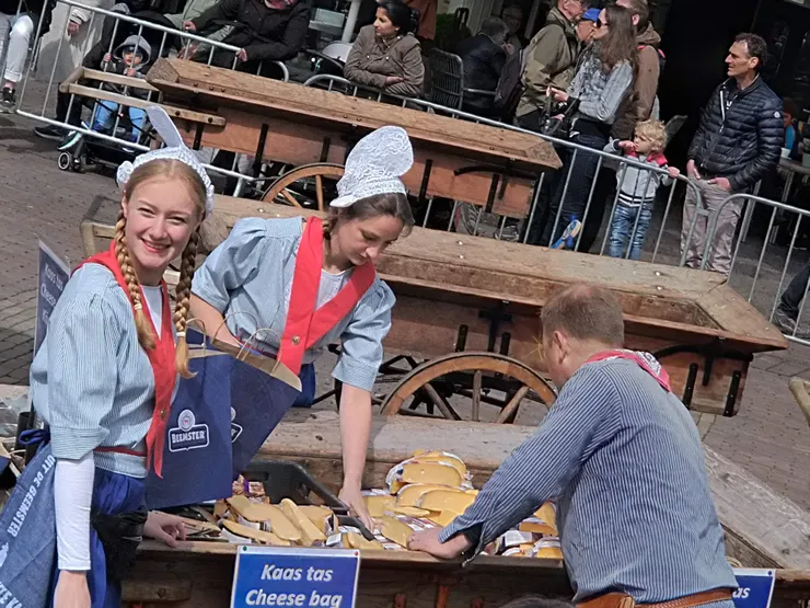 賣的是一袋一袋分裝好的起司