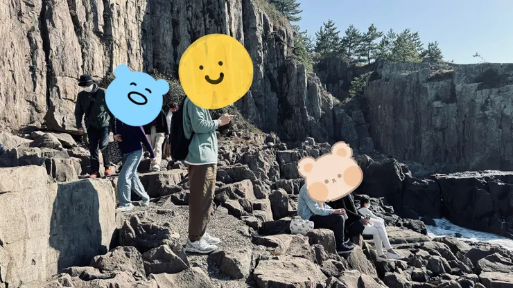 這裡像一個天然的音樂廳，還附上岩石製觀眾席