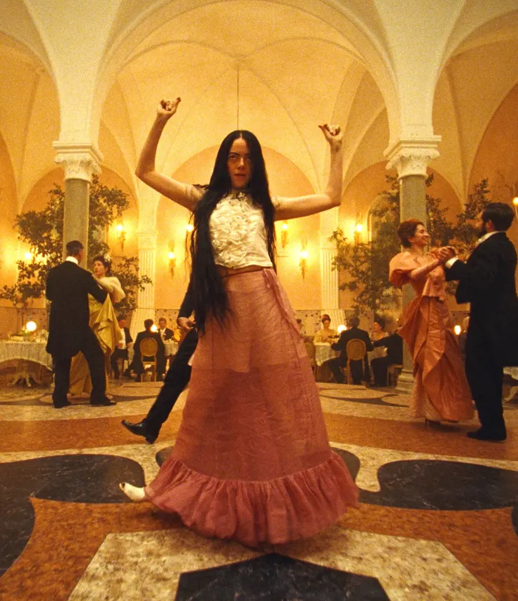 《可憐的東西》劇照—Bella怪美的獨舞擄獲全場目光