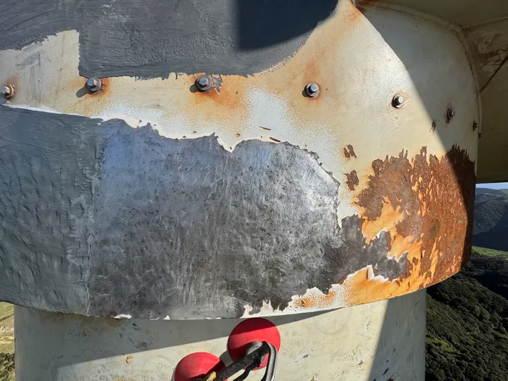 星期二機艙外的生鏽