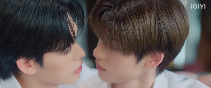 Lee追人感覺很有一套欸！進攻超猛烈XDDD