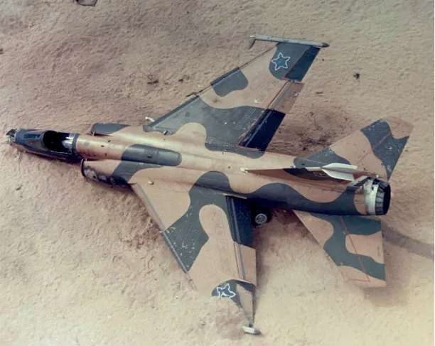 衝出跑道的的亞瑟幻象F1座機，該機的零部件後來被用於修復意外受損的同型機。