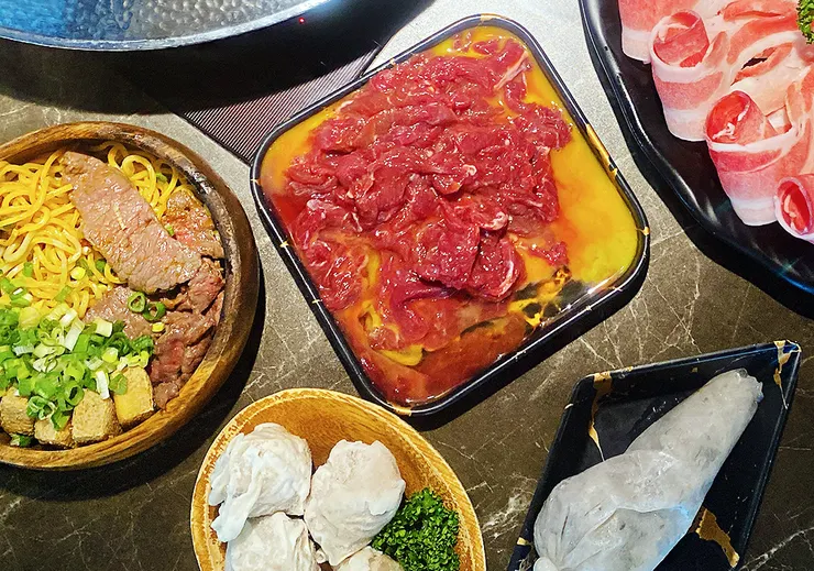 內湖火鍋推薦│柳記螺螄粉火鍋，訂位即送海鮮，當月壽星滿額霸氣贈送海鮮塔