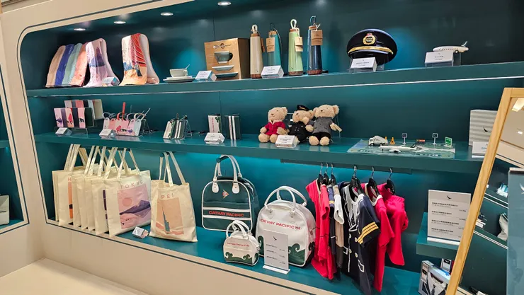 有賣各式各樣國泰航空紀念品!