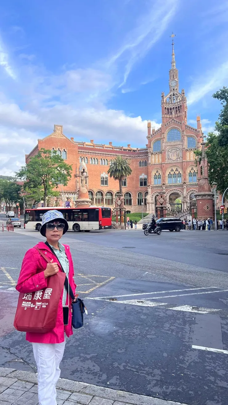 早上出門遇到旅行團