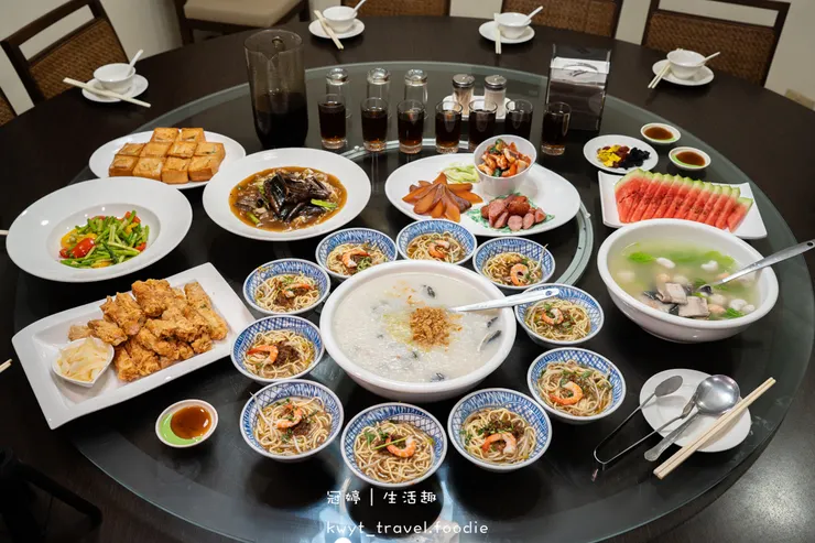 [2026台南過年聚餐餐廳]周氏蝦捲國宴廳，每人600元吃遍12道國宴級台南小吃美食！新春開運年菜開箱，帶長輩吃飯超有面子