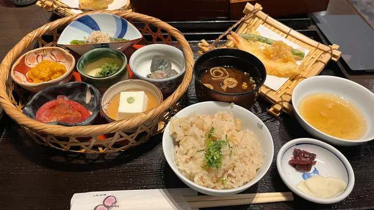 分量看似不多，但還是吃得很飽。