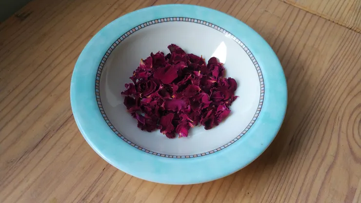 酷夏自然風乾的玫瑰花瓣