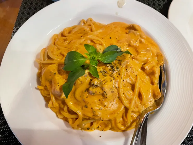 之前去點的培根蛋醬意大利麵，只要是奶味的我都喜歡
