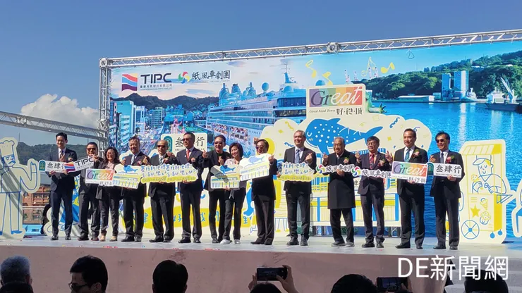 基隆港東岸碼頭參肆行主導的好食城1日開幕,將為遊客服務。(記者曾金萬/拍攝)