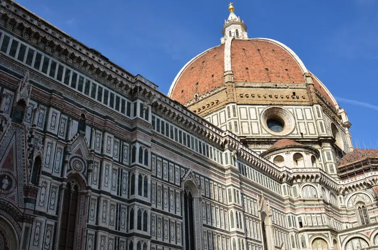 抬頭就能看到的紅色圓頂