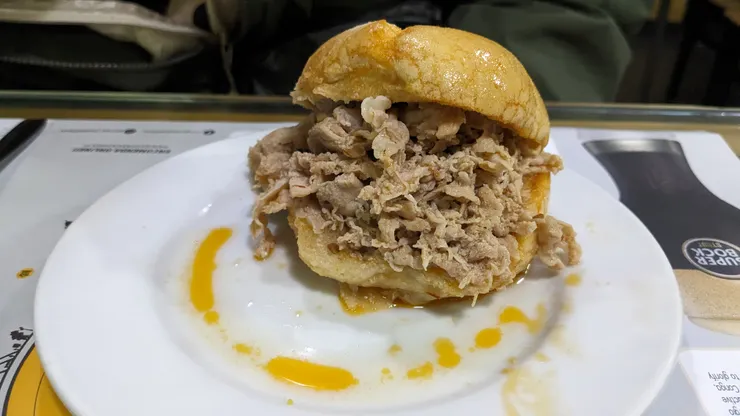 豬扒包 (微辣) 需搭配啤酒 www