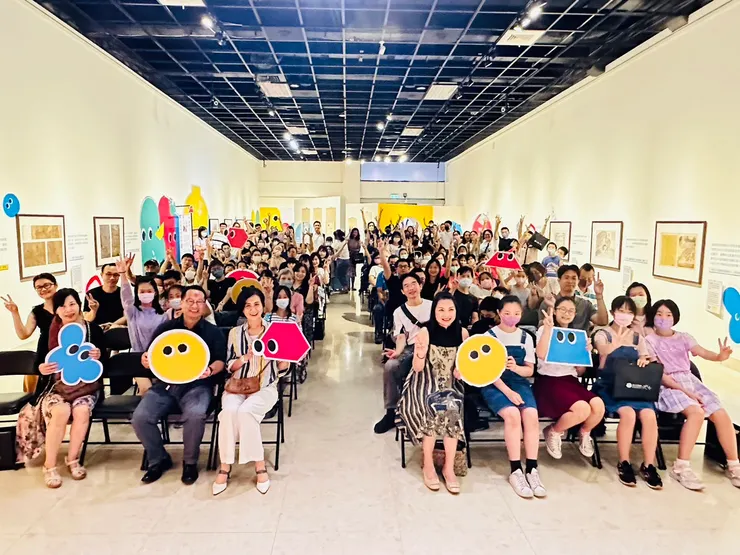 COLOR+LAND+市集調色盤-兒童藝術特展開幕貴賓大合照(左二_永平國小校長唐永安_左三_新北市政府文化局副局長于玟_左四廣達文教基金會執行長徐繪珈)