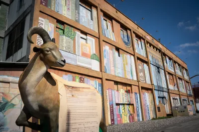 國際級壁畫彩繪村 高雄衛武迷迷村 捷運衛武營站