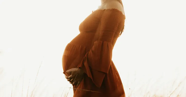 「細胞記憶」可能來自還在媽媽肚子裡時的「胎內記憶」。Photo by Jonathan Borba on Unsplash