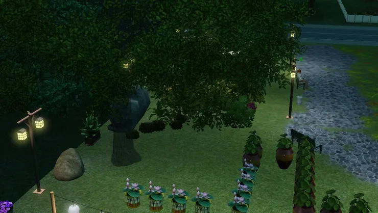 即使大樹的葉子很濃密，但街燈很多，無阻光線照射。