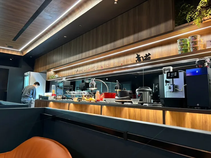 自助取餐區全景