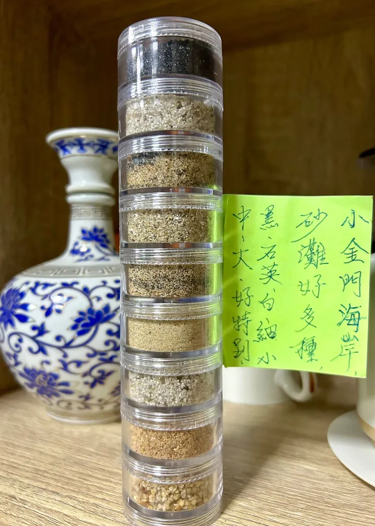 圖14 民宿主人收集的小金門沙灘細砂