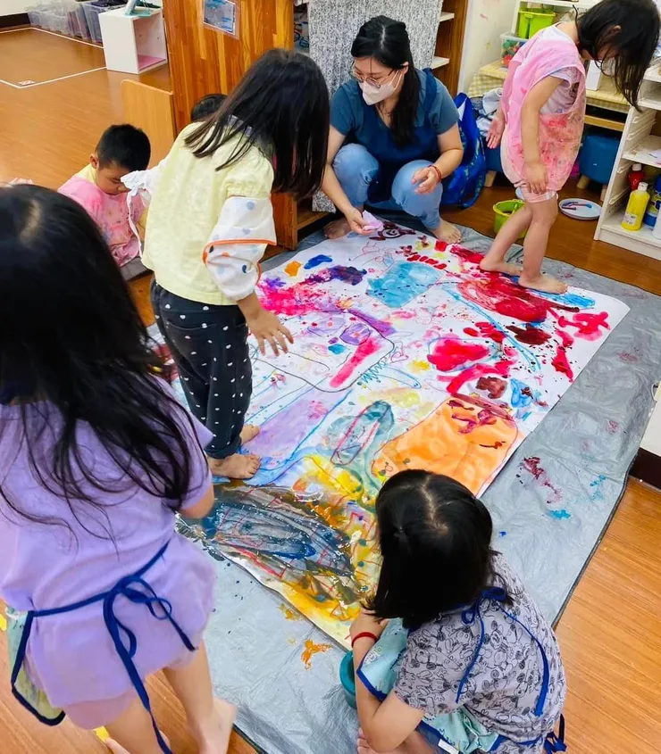 3y8m感謝老師邀請,月終於有機會團體創作,和好朋友一起畫畫的喜悅持續好久。