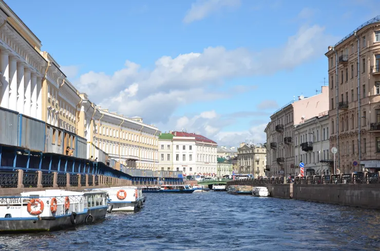 涅瓦河貫穿聖彼得堡