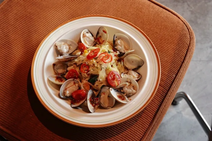 蛤蜊辣椒麵  NT$320  |  蛤蜊、小蕃茄、帕米吉亞諾乾酪、墨西哥辣椒、手工麵