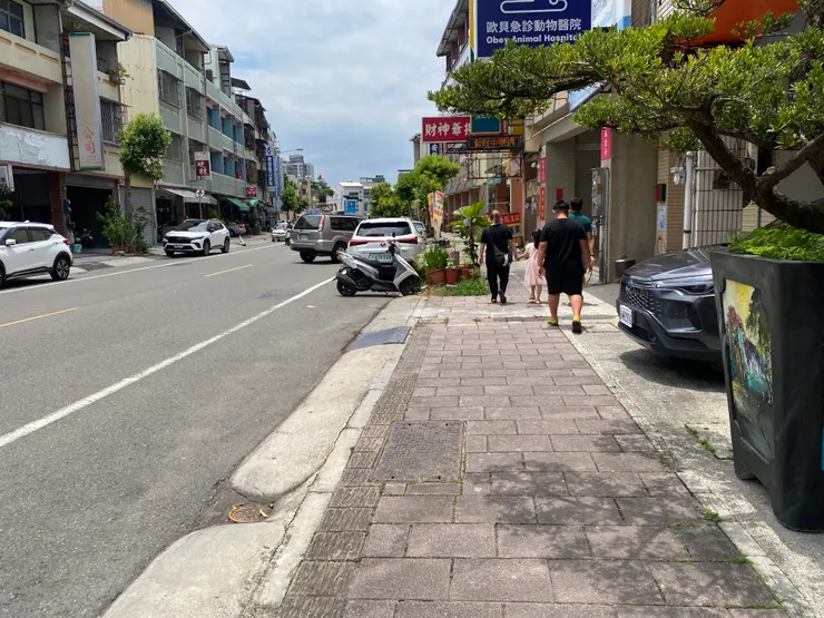 大人小孩都能安心行走的路