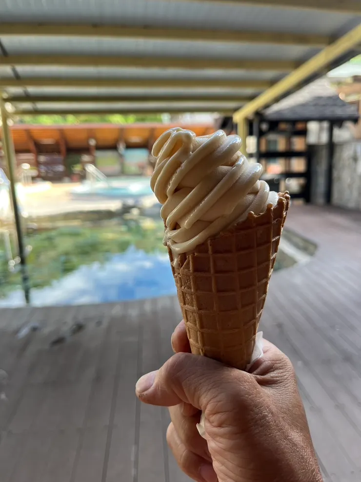 郭老弟趁我睡覺時去偷吃霜淇淋