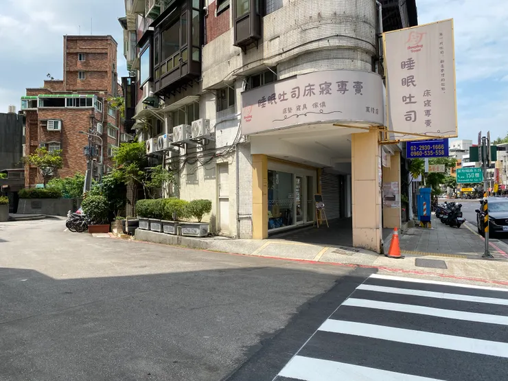 羅斯福路五段150巷原為萬新鐵路的路線