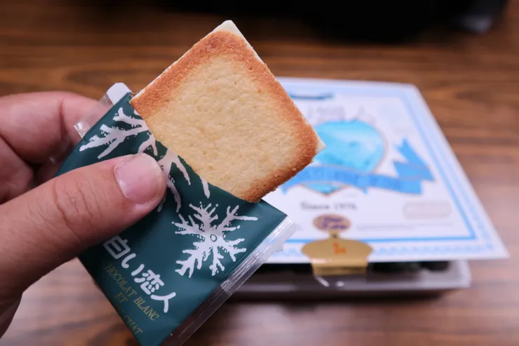 包裝袋內真正的「白色戀人」本尊