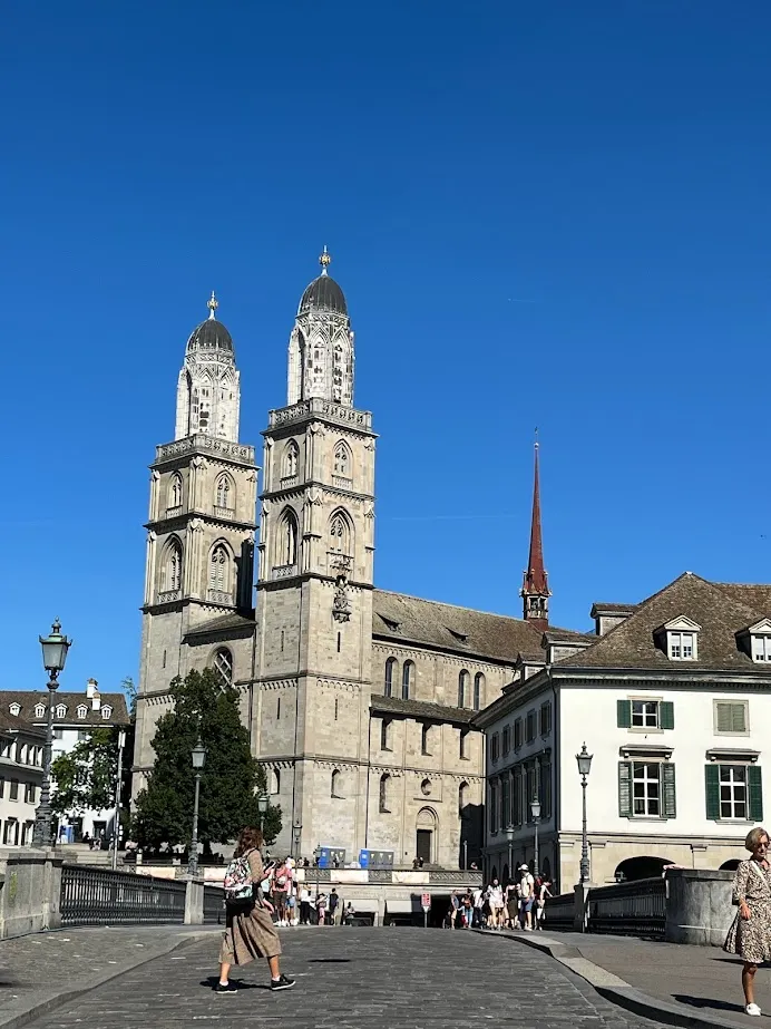 格羅斯大教堂Grossmünster, 開頭的影片裡有教堂看點