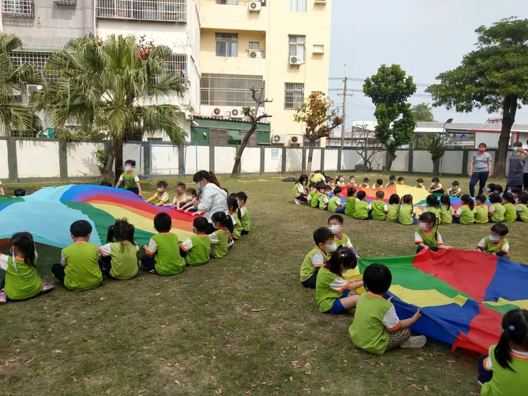 【達文西幼兒園】台南市安南區幼兒園推薦，採用高瞻教學法與渡假景點般的綠地與美麗樹木造景  安南區推薦幼兒園