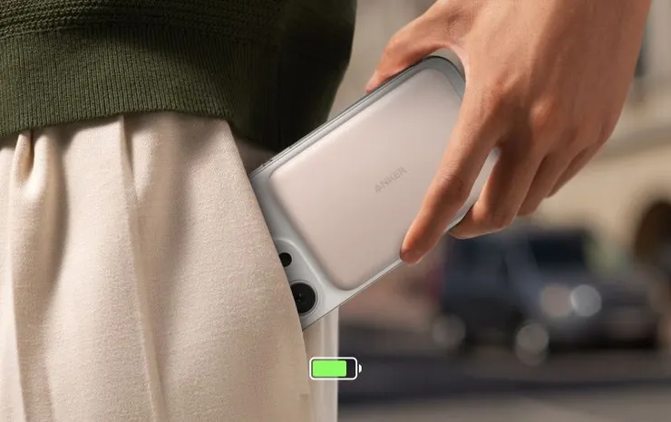 ▲ANKER A1665 極致輕巧的設計方便隨身攜帶,無論放入口袋中或小包裡都不佔空間,滿足外出機動補電需求。