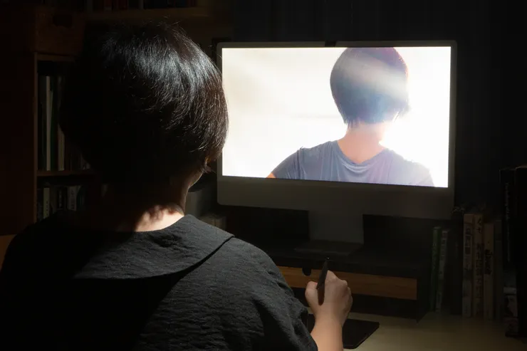 每件作品都是自己的影子，當我面對它時，彷彿看到屬於自己的一道光。