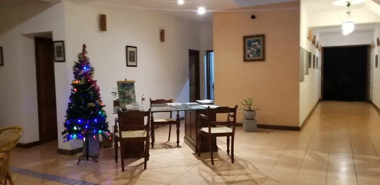 下榻酒店是 Hibiscus Garden Hotel